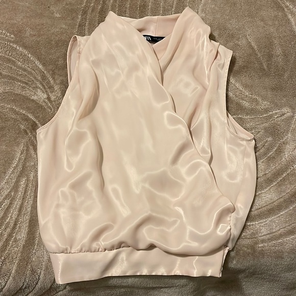 Zara Tops - Light satin pink flowy opened décolleté blouse